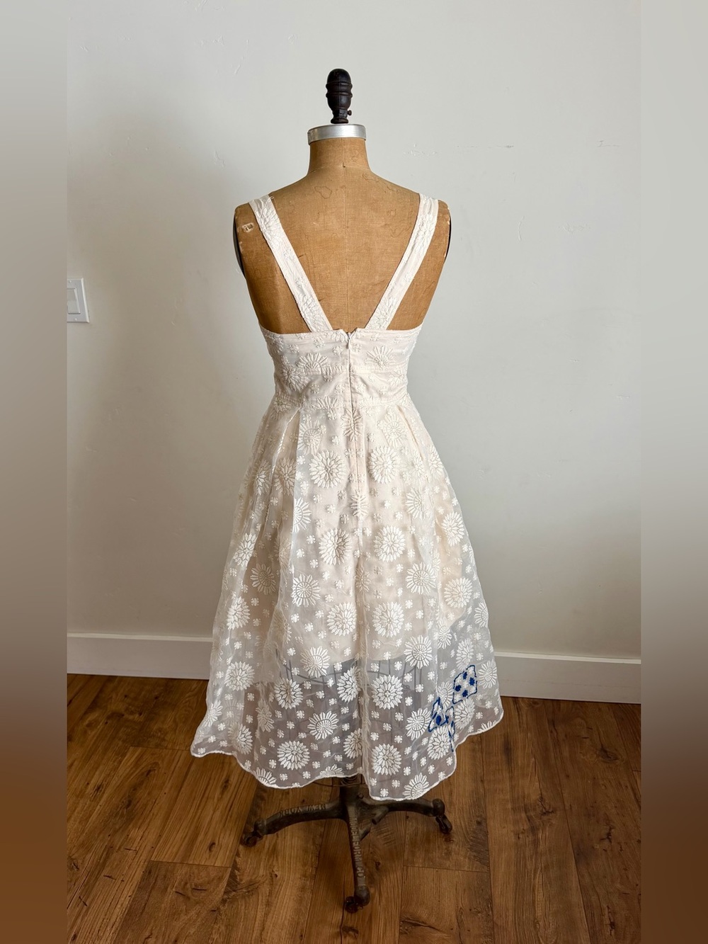Baraschi Sleeveless Floral Embroidered Lace Midi Dress in Ivory Wedding Bride - Picture 2 of 6
